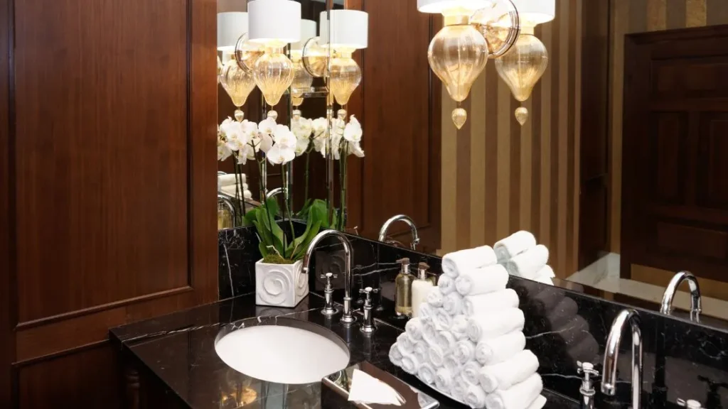 restaurant bathroom cleanliness